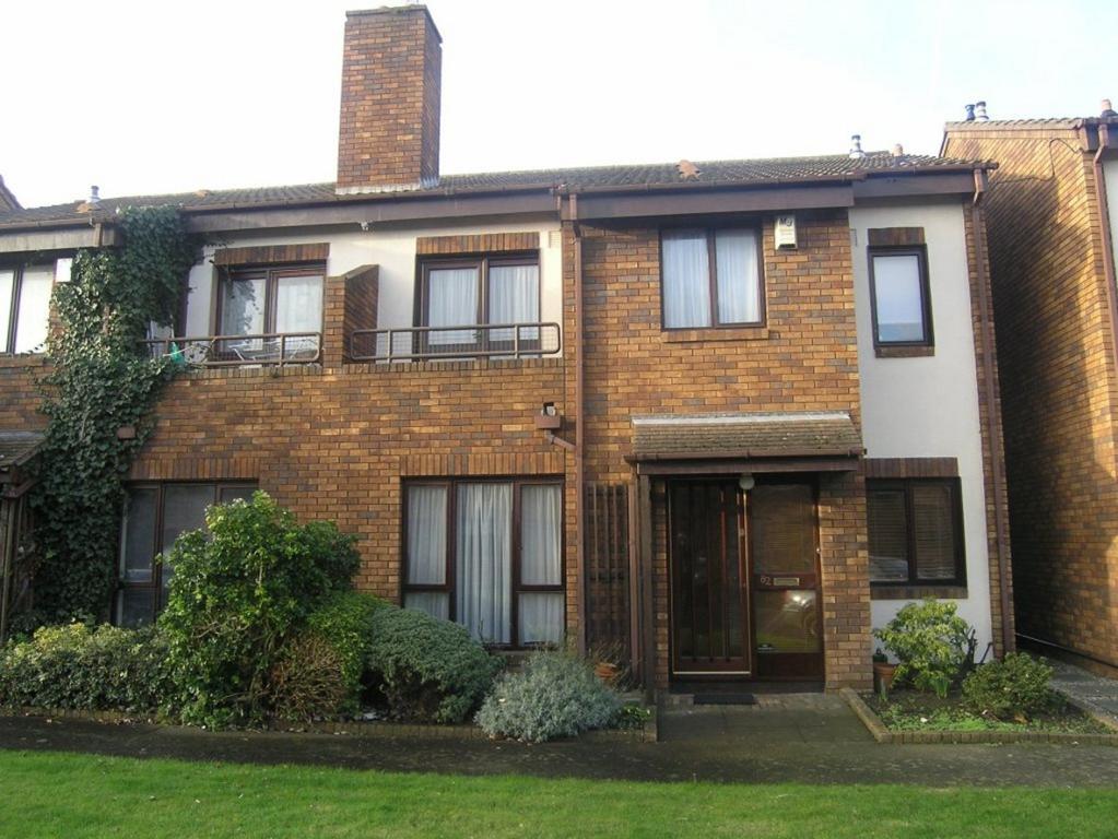 82 Lansdowne Village